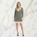Feinstrickkleid mit Zick-Zack-Muster – Elegantes Damen-Kleid mit V-Ausschnitt